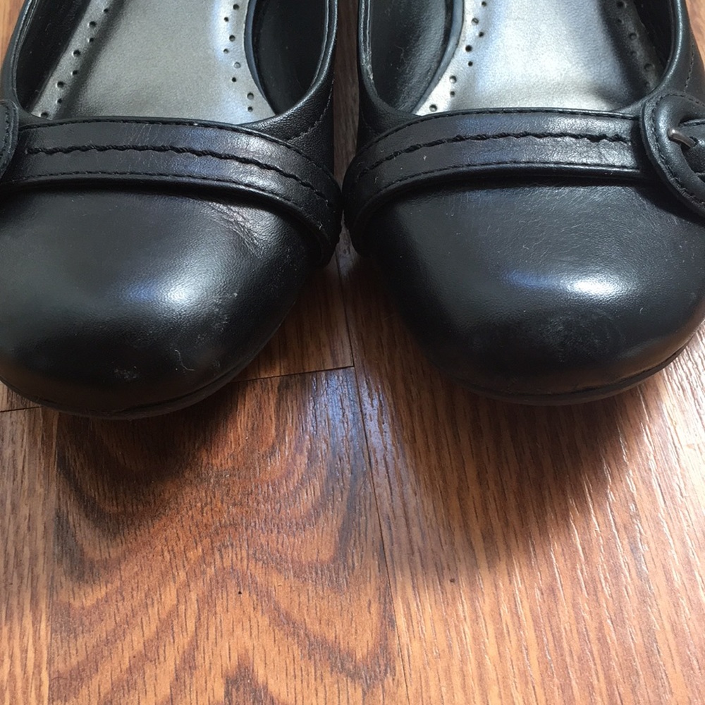 Black Flats - slight heel - Picture 4 of 4